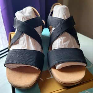 NEW Life Stride Woman's sandals size 8